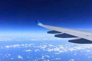 über den Wolken, Blick aus dem Flugzeugfenster